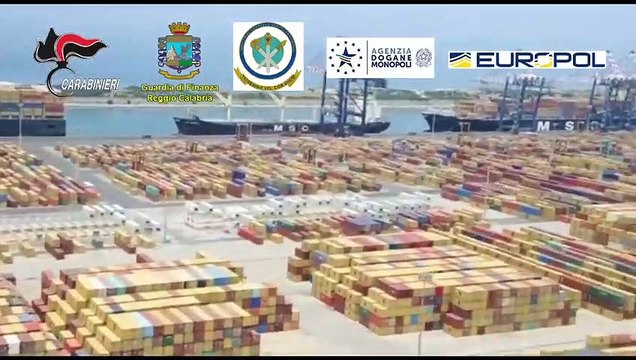 Gioia Tauro (RC) - 1200 chili di cocaina nascosti tra le banane al porto (14.11.19)