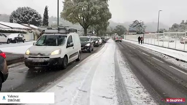 La circulation est difficile ce jeudi 14 novembre dans les rues de Valence.