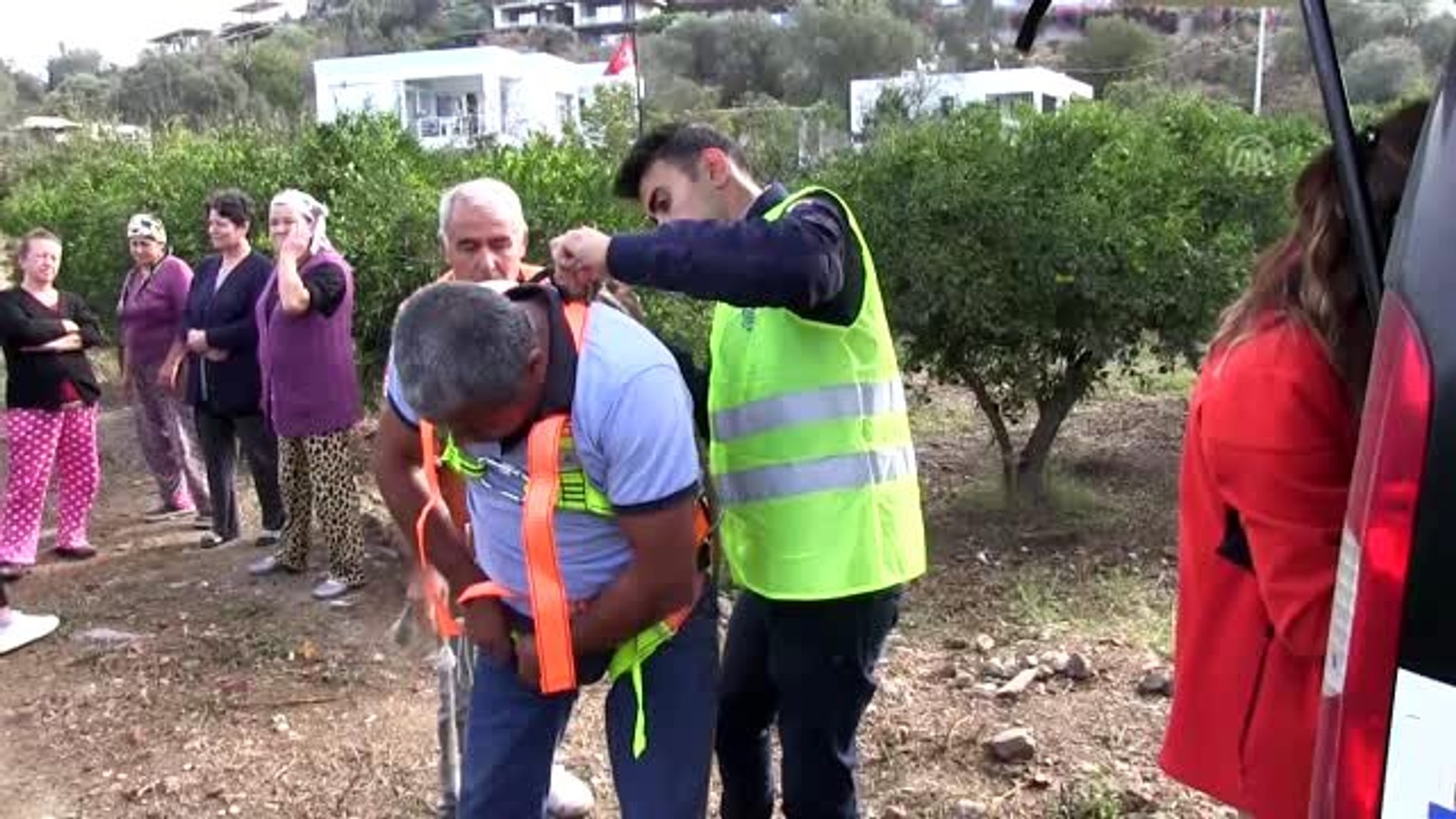 Kuyuya düşen yaban domuzu kurtarıldı