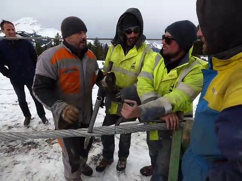Châtel : le sous-préfet de Thonon assiste à la soudure du câble du nouveau télésiège du Morclan