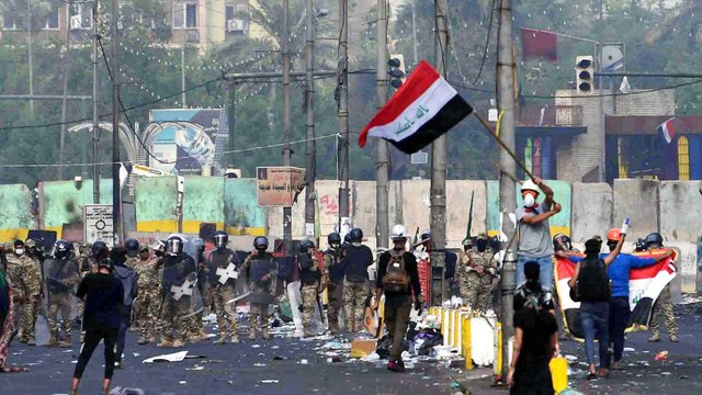 العراق.. إصابة العشرات جراء قنابل الغاز المسيل للدموع