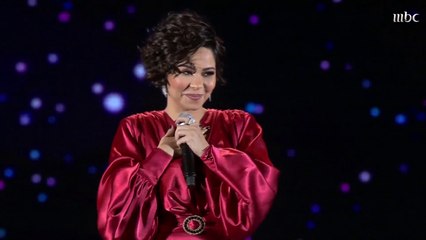 شيرين بعفويتها وجمال صوتها على #مسرح_الرياض .. وقبلة لجمهورها