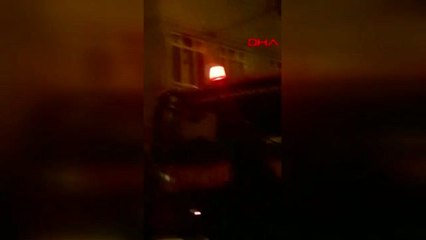 Esenyurt'ta 4 katlı binanın çatısı alev alev yandı