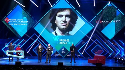 下载视频: Los Premios Ondas 2019 recuerdan a Camilo Sesto por su trayectoria