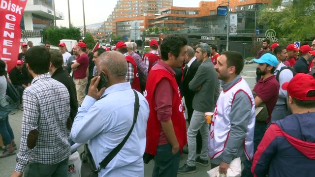 (TEKRAR) Ataşehir Belediyesinde işten çıkarılan işçiler eylemlerini sürdürüyor - İSTANBUL