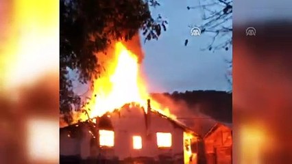 (TEKRAR) Çıkan yangında ahşap ev kullanılamaz hale geldi - BOLU