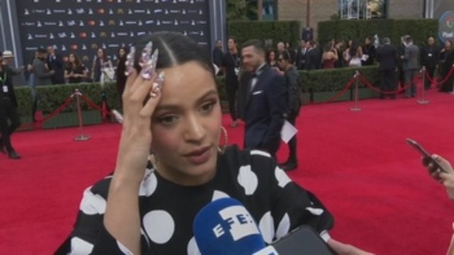 Rosalía eclipsa la alfombra del Latin Grammy y revela cómo hizo Mal Querer