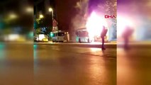 Park halindeki belediye otobüsü alev alev yandı