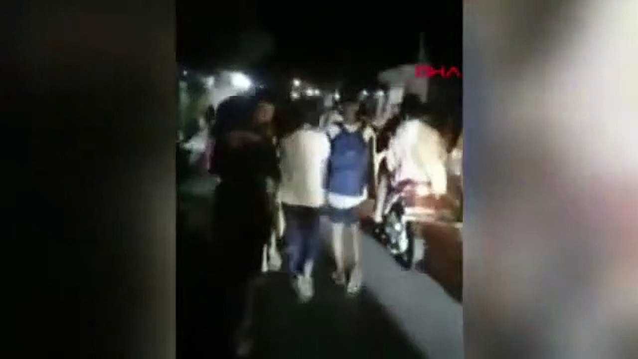 Endonezya 7,1'lik deprem sonrası beşik gibi sallanıyor