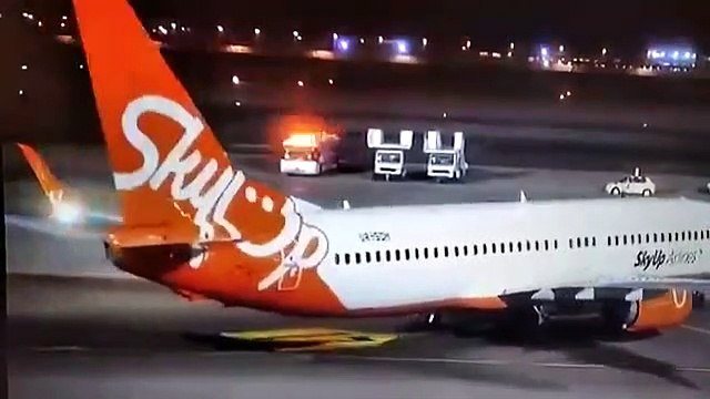 Un avion prend feu avec 196 personnes à bord