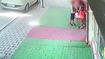 Esenyurt'ta paten çalan 2 çocuk güvenlik kameralarına yakalandı