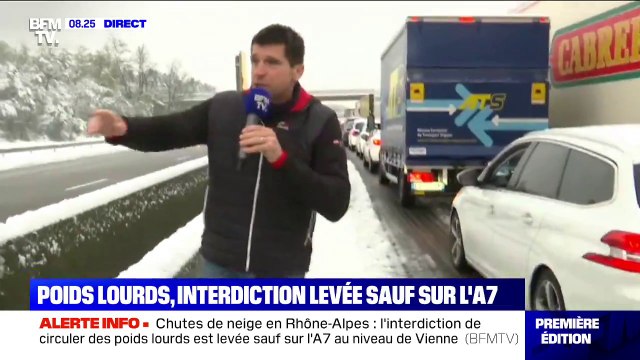Neige: des centaines de véhicules sont bloqués sur l'autoroute A7 au niveau de Vienne