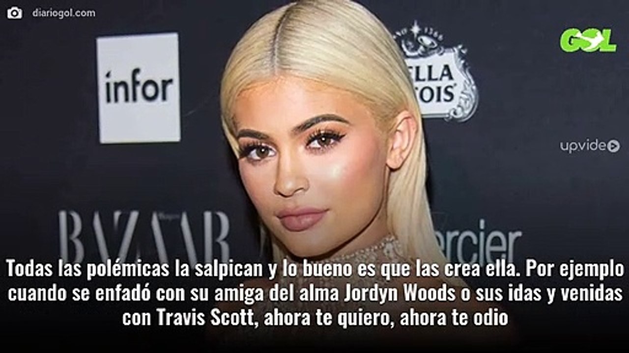 Kylie Jenner se fotografía así recién salida de...