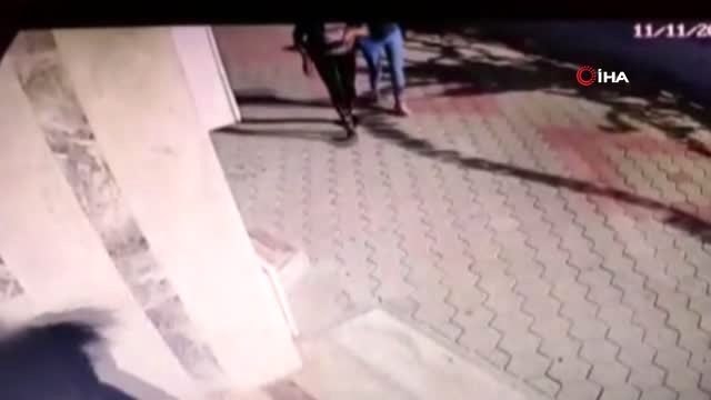 Biri hamile, üç genç kız dans ederek girdikleri siteyi soydular...Hırsızlık zanlıları kamerada