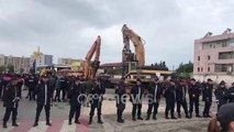 Ora News - Protestat te Astiri, përplasje mes banorëve dhe forcave të policisë