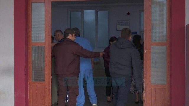 Dhunë në Unazë, të gjakosur dhe mjaft të arrestuar - News, Lajme - Vizion Plus