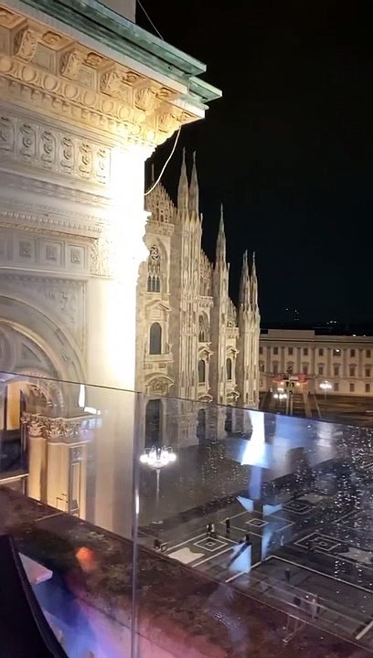 Snik-Ηλιάνα Παπαγεωργίου: Βραδινές βόλτες στο Μιλάνο για το ερωτευμένο ζευγάρι