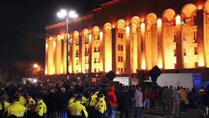 - Gürcistan’da halk sokaklara döküldü