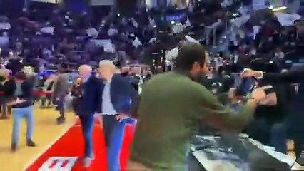 Salvini a Bologna scalda il pubblico del Paladozza (14.11.19)