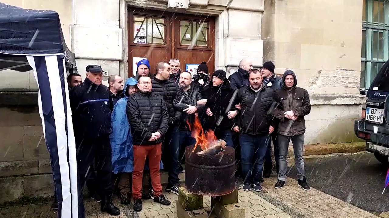 Bar-le-Duc (55) : La police casse le blocus des agents pénitentiaires , dans un bon esprit