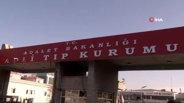 Bakırköy'de ölü bulunan 1'i çocuk 3 kişinin cesetleri Adli Tıp Kurumu'ndan alındı