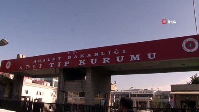 Bakırköy'de ölü bulunan 1'i çocuk 3 kişinin cesetleri Adli Tıp Kurumu'ndan alındı