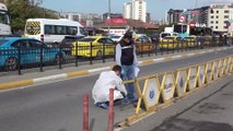 Pendik’te husumetli olduğu iddia edilen şahıs ile taksici arasındaki tartışma kanlı bitti: 1 yaralı