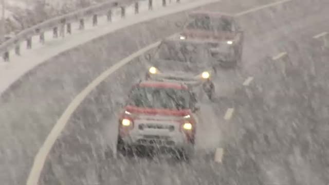 El temporal deja grandes nevadas en Cantabria León y Burgos