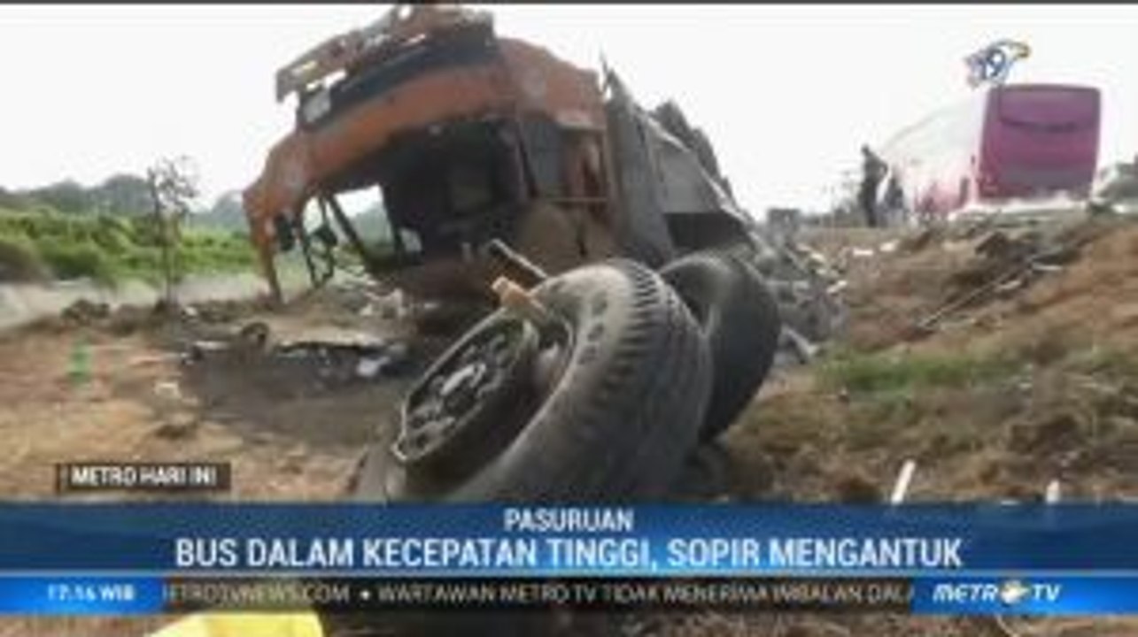 Tabrakan Bus Pariwisata vs Tronton Tewaskan 4 O...