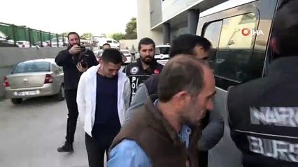 Bursa'da aracın tavanında çıkan 5 bin 100 adet hap ekipleri şaşkına çevirdi