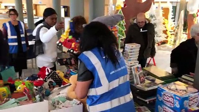 Le Secours populaire fait sa brocante au Noël artisanal de Martigues