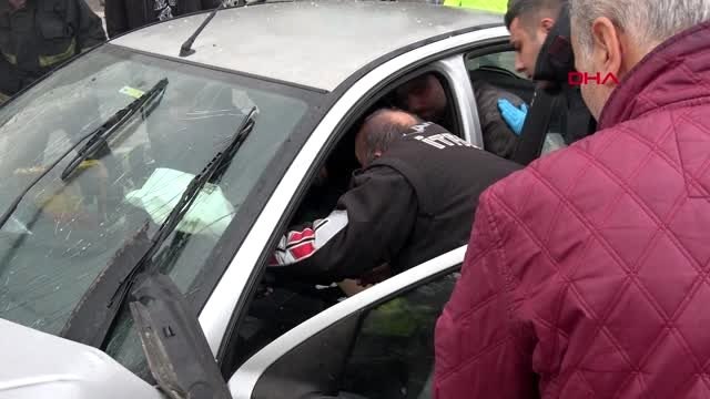 Karabük karşı şeride geçen otomobil hafif ticari araçla çarpıştı: 3 yaralı