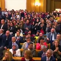 Akşener: Geçen yıl 'Berat Harikalar Diyarında' filmini izlemiştik. Bu kafayla giderse, seneye de 'Titanik'le kapanışı yapar artık