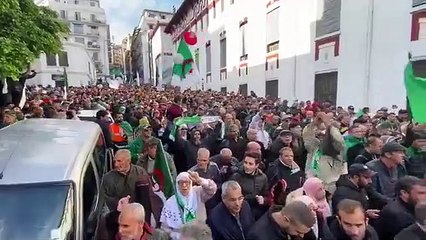 Retour du slogan "Armée et peuples sont frères, Gaid Salah est du côté des traîtres"