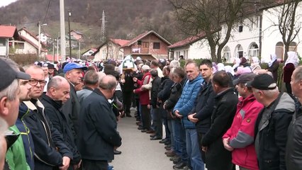 Bosna'daki savaşta öldürülen 12 Boşnak, 27 yıl sonra toprağa verildi - HADZİCİ