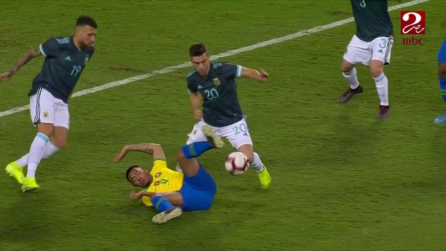 ركلة جزاء للبرازيل.. جيسوس أضاعها بغرابة شديدة