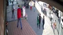 Son dakika: Karaköy'de başörtülü öğrenciye saldıran kişi gözaltına alındı