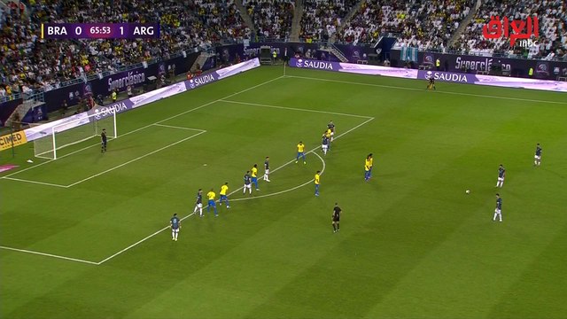 ميسي كاد أن يكرر تسديدة دوري الأبطال.. لكن أليسون يتصدى هذه المرة