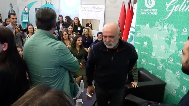 Ünlü oyuncu Ercan Kesal Arnavutluk'taki hayranlarıyla buluştu - TİRAN