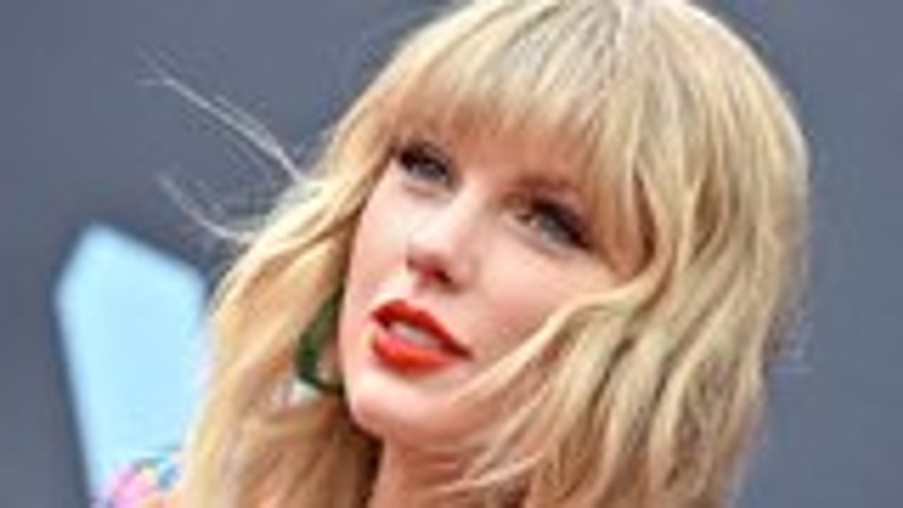 Taylor Swift Alleges Scooter Braun, Scott Borchetta Are Denying Her Music For 2019 AMAs Performance | THR News