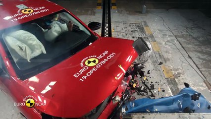 Скачать видео: L'Opel Corsa obtient quatre étoiles sur cinq possibles aux crash-tests Euro NCAP