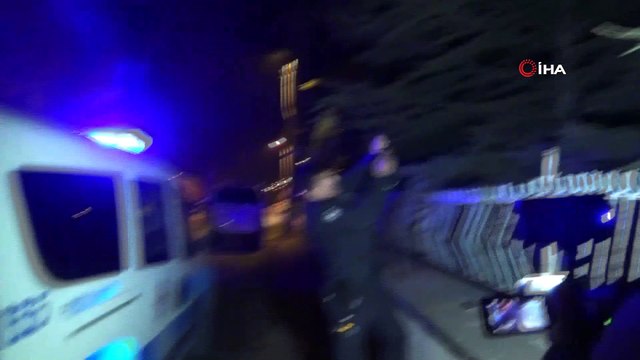 Kavgayı ayırmaya giden polislere tabancayla ateş açıldı