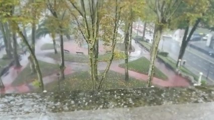 Fuerte granizada a primera hora de la tarde en Bilbao
