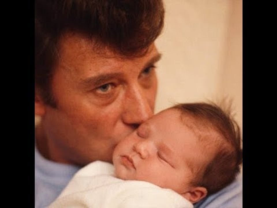 Nathalie Baye présente ses vœux à Laura Smet  Bon anniversaire à ma fille chérie