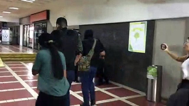 Encapuchados armados irrumpen en sede de partido de Guaidó en Caracas