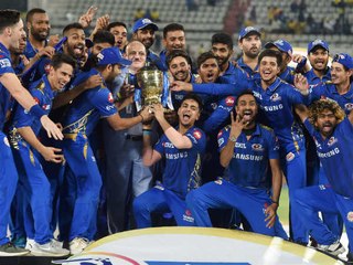 Yuvraj Singh among 12 players released by Mumbai Indians | Oneindia Malayalam
