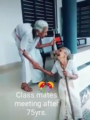 75-வயதிற்க்கு பிறகு பள்ளி தோழியை காணும் நிகழ்வு பார்ப்போரை  கண்கலங்க வைக்கின்றது
