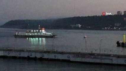 Faciaya ramak kala... Dikkatsiz balıkçı kayığıyla yolcu feribotunun altında kalıyordu