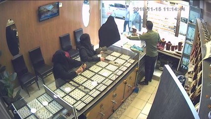 5 kadının kuyumcudan hırsızlığı güvenlik kamerasında - HATAY