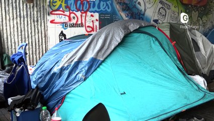 Reportage - Des migrants vivent sous le pont de la gare